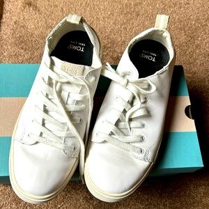 EUC TOMS White Sneakers